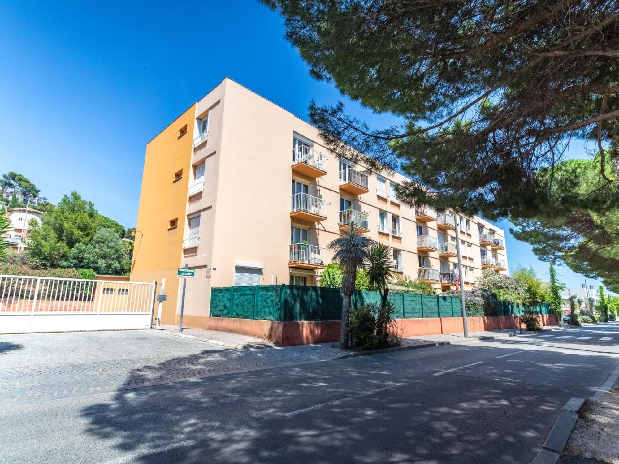 Apartment Les Ilaires By Interhome Le Lavandou Exteriör bild